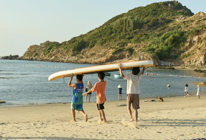 プール・海のあと、砂と塩と日焼け止めまみれ問題——そのまま洗濯機に入れてはいけない理由